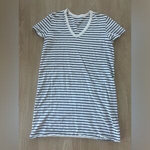 Universal Thread | Blue and White Stripped | Large